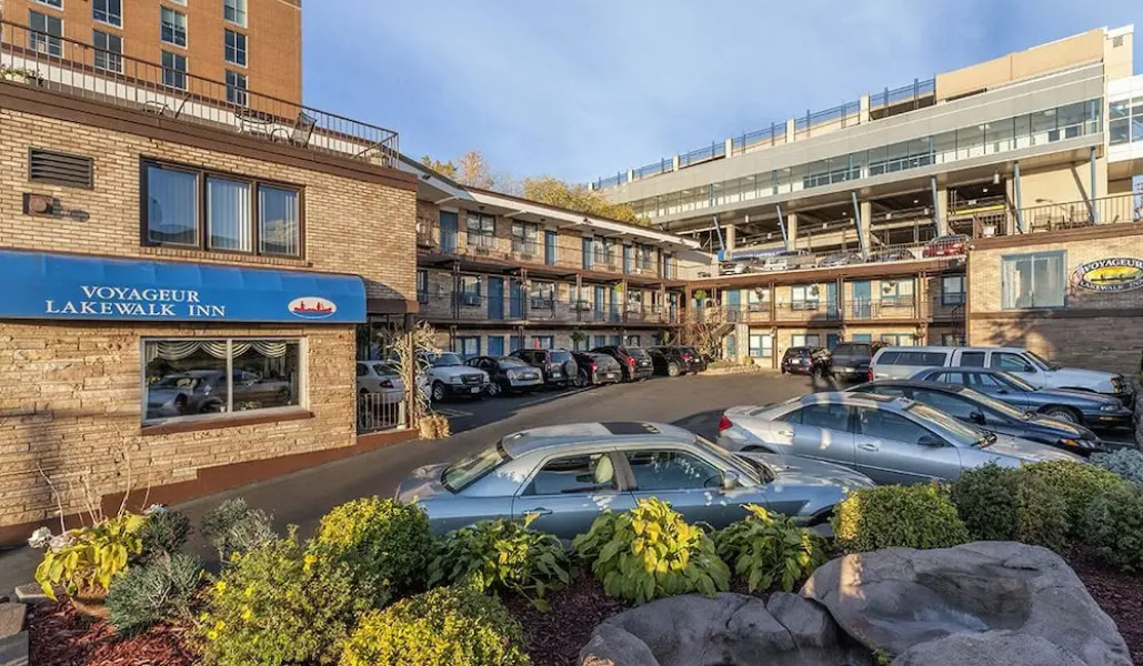 Voyageur Lakewalk Inn