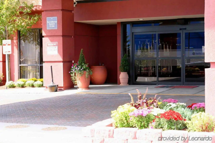 Hampton Inn Boston - Logan Airport