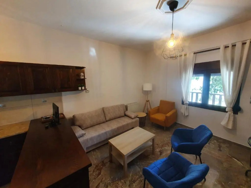 Family house with garden in the center of Polychrono