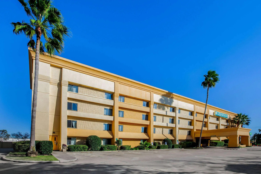 La Quinta Inn & Suites by Wyndham Houston Baytown East