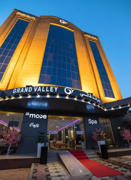 Grand Valley Hotel