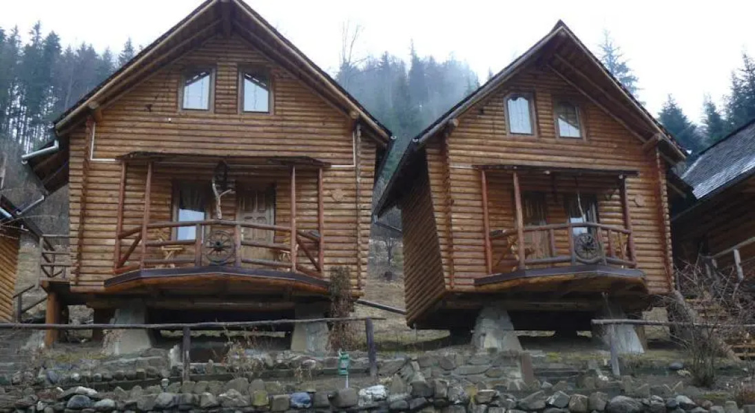 Complex Turistic Vanatorul - Bungalows