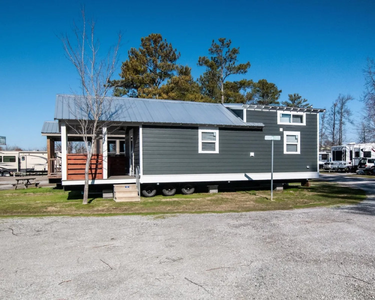 Sunset , River Rocks Landing With 3 Pools! 1 Bedroom Bungalow