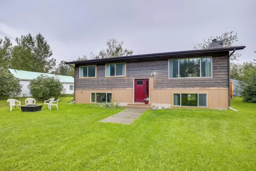 Serene Palmer Home: Walk to Downtown & Riverfront!