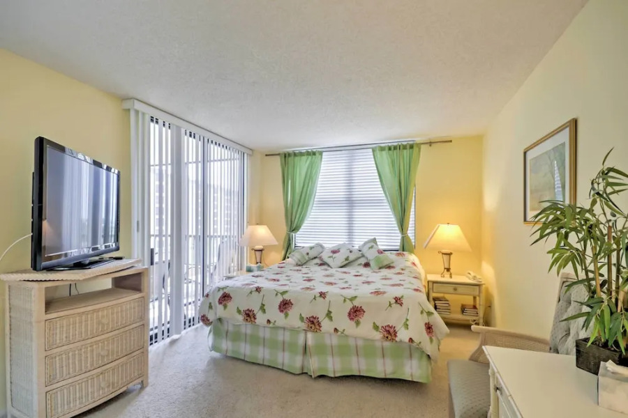 Beachfront Sarasota Resort Condo: Siesta Key View!