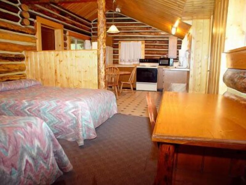 Pahaska Tepee Resort