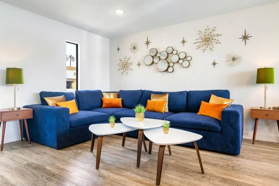 Luxury Lakehouse 4 Bedroom Home by Redawning