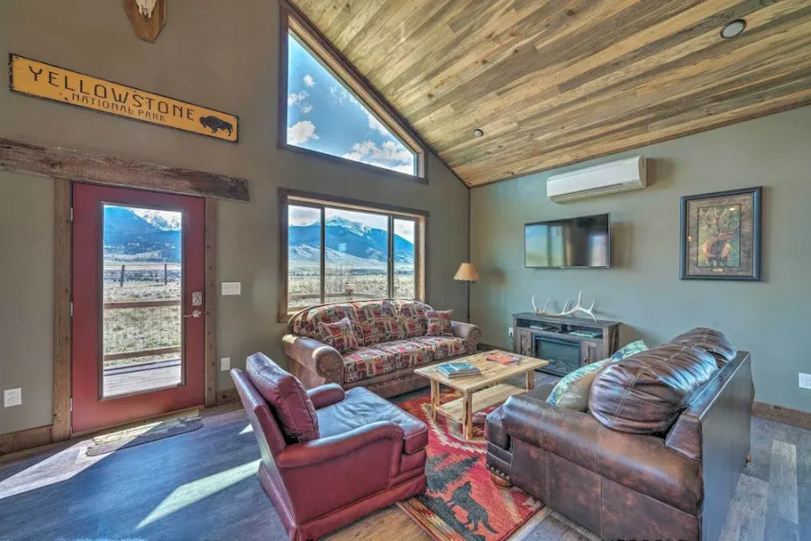 Mtn-view Cabin 40 Mi to Yellowstone Ntl Park!