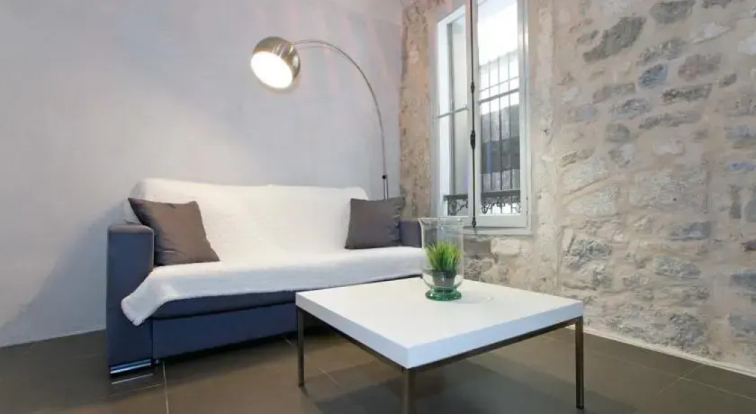 Maison Arlésienne Idéalement Située