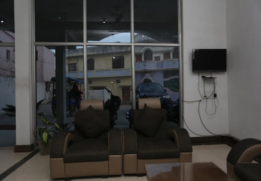 OYO 26852 Hanumant Palace