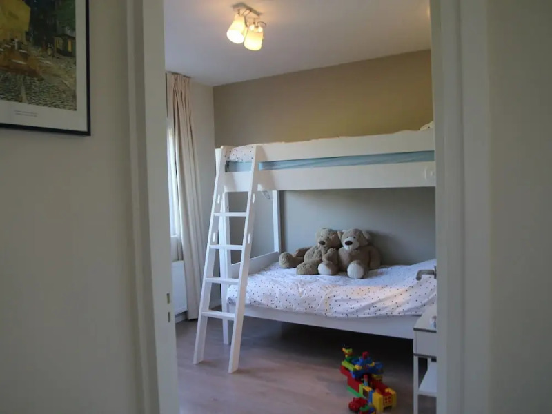 Splendid Holiday Home With Jetty, Waterfront Terrace, Garden