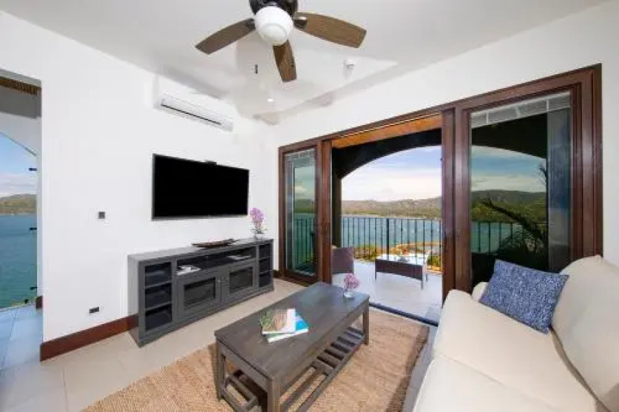 360 Splendor Del Pacifico Residences