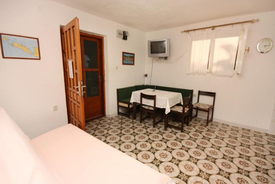 Holiday house Sunce - relaxing & quiet: Maslinica, Island Solta