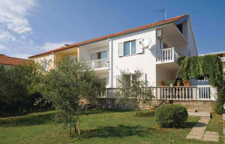 Amazing Apartment in Posedarje With 3 Bedrooms and Wifi