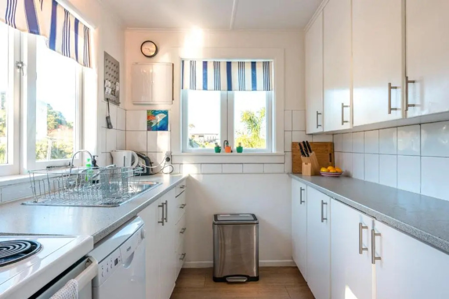 The Butterfly Bach - Surfdale Holiday Home