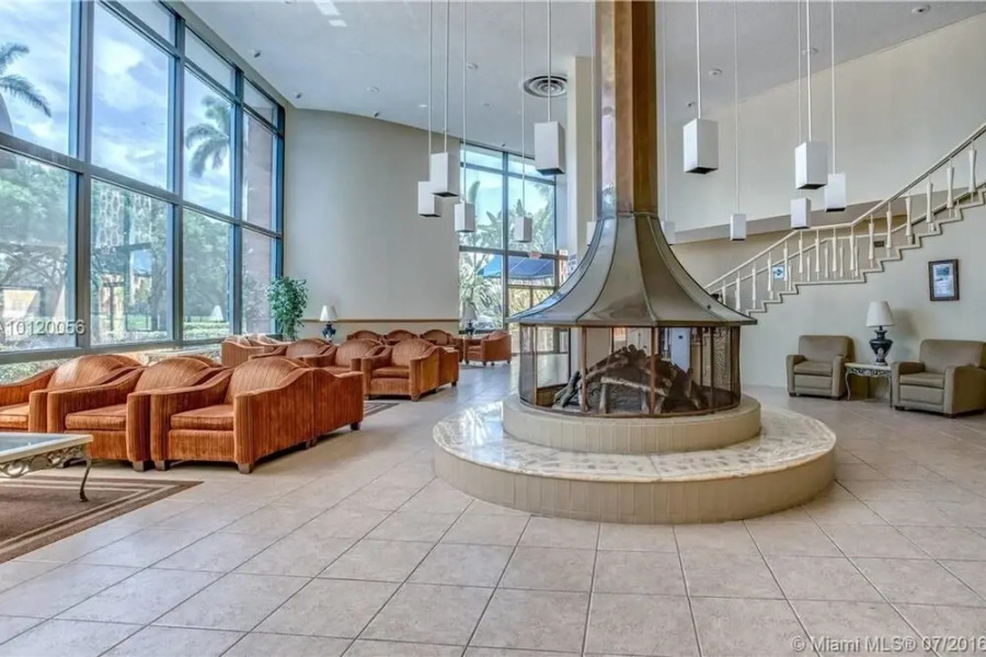 Gorgeous River-view Apartment Hallandale Beach :)