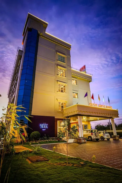 Misty Rock Hotel