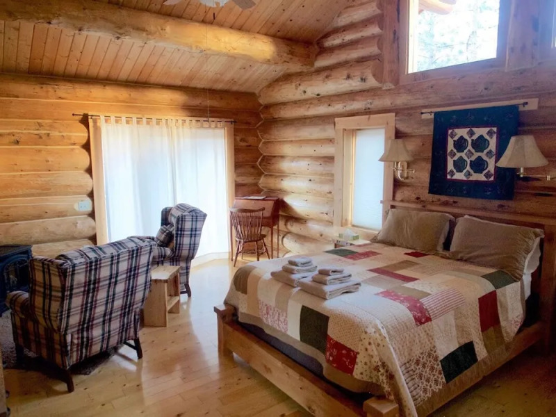 Cliffs & Stream Log - 3 Br Cabin