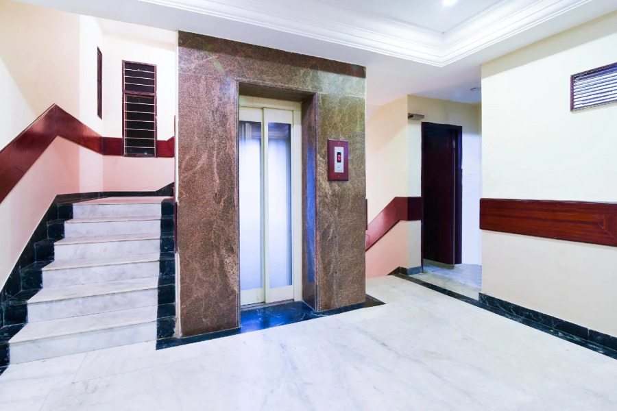 OYO 33367 Hotel Saroj Krishna