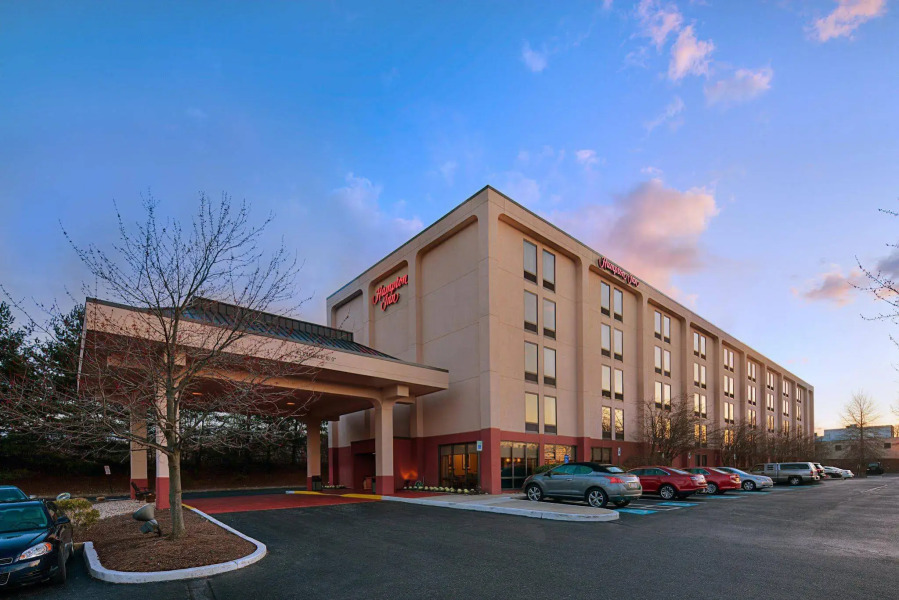 Hampton Inn by Hilton Philadelphia / Willow Grove