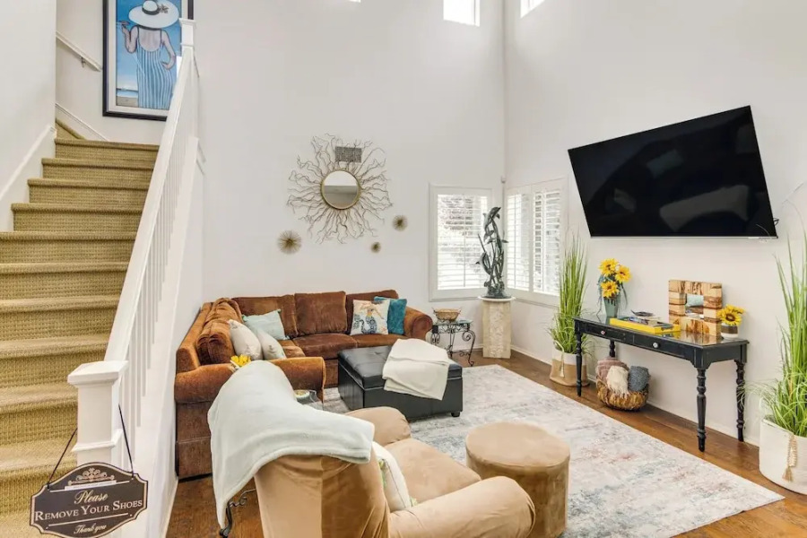 Walk to Beach: Luxe San Buenaventura Villa!