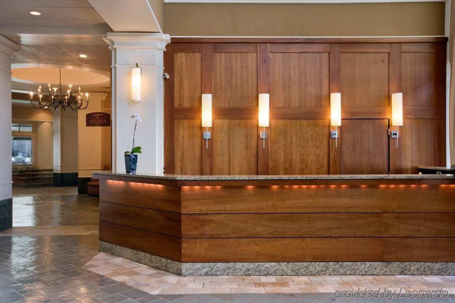 Hilton Chicago/Oak Brook Suites