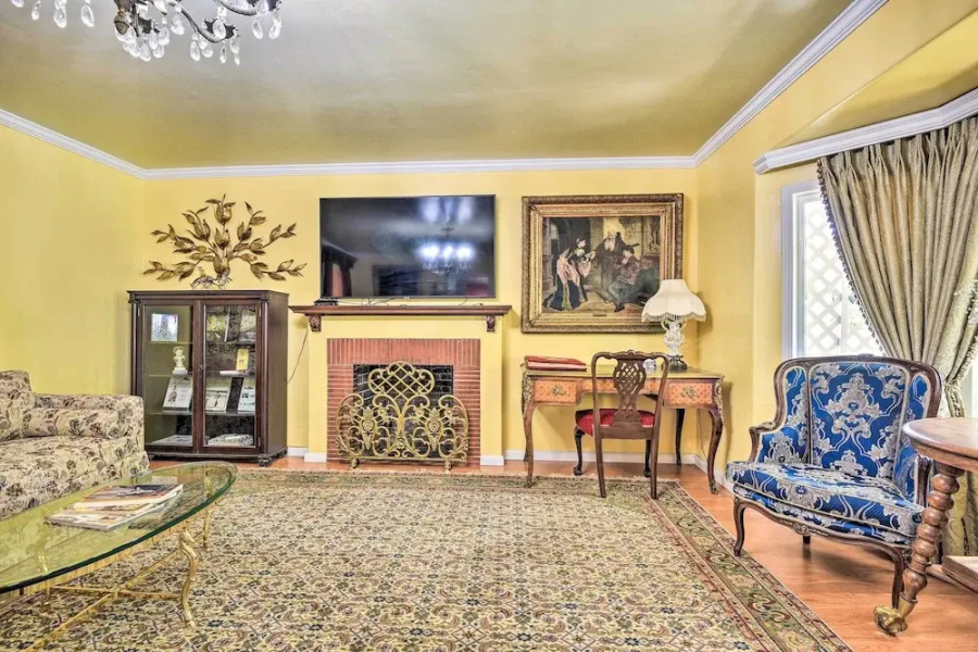 Romantic Pasadena Home w/ Covered Porch!