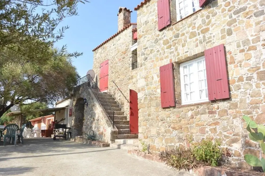 LAURA VILLA - FACING THE SEA - FAVONE Chalet 5