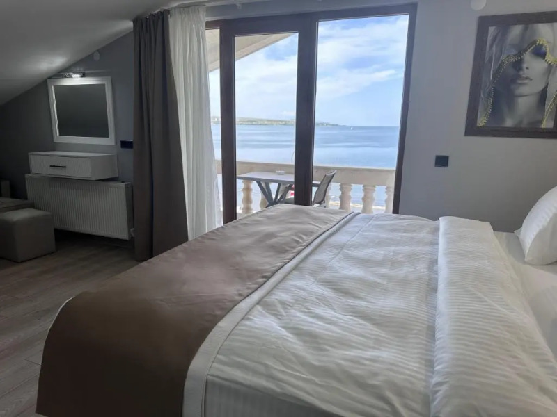 Beyaz Köşk Hotel & Cafe