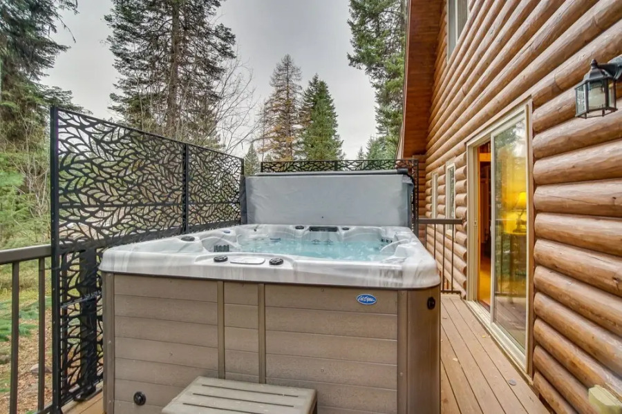 Family-friendly Mccall Cabin w/ Private Hot Tub!