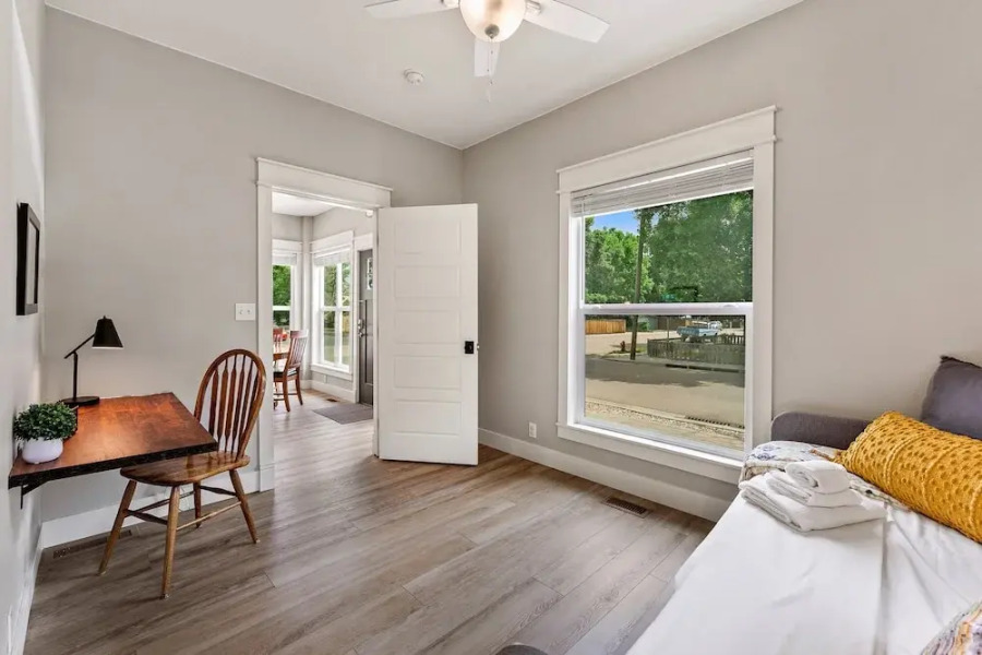 Cozy Chic Home In Downtown Loveland!