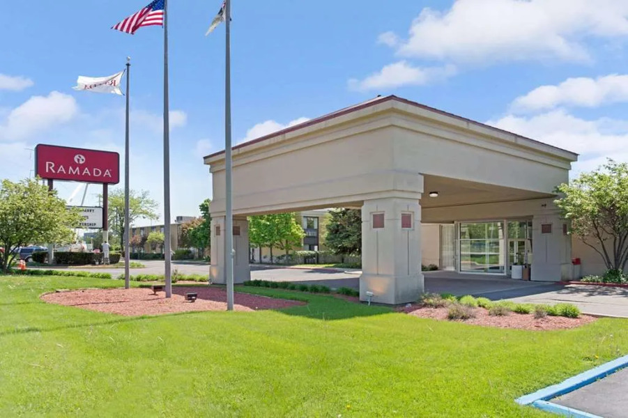 Ramada by Wyndham Waukegan/Great Lakes