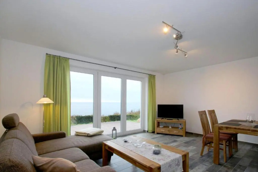 F-1037 Haus Neuendorf - Kaminfeuer