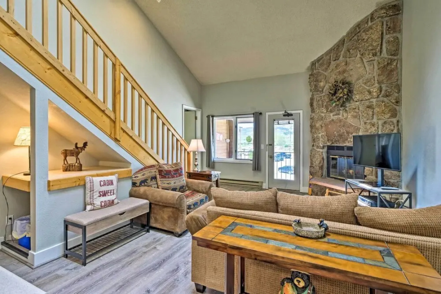2 Mi to Granby Ranch: Condo w/ Hot Tub Access