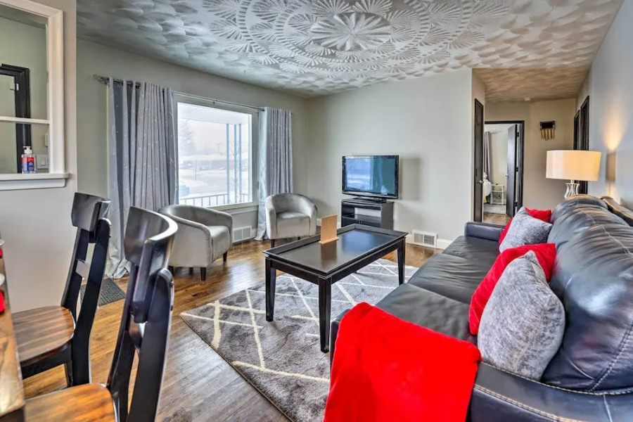 Westland Home w/ Yard ~ 20 Mi to Downtown Detroit!