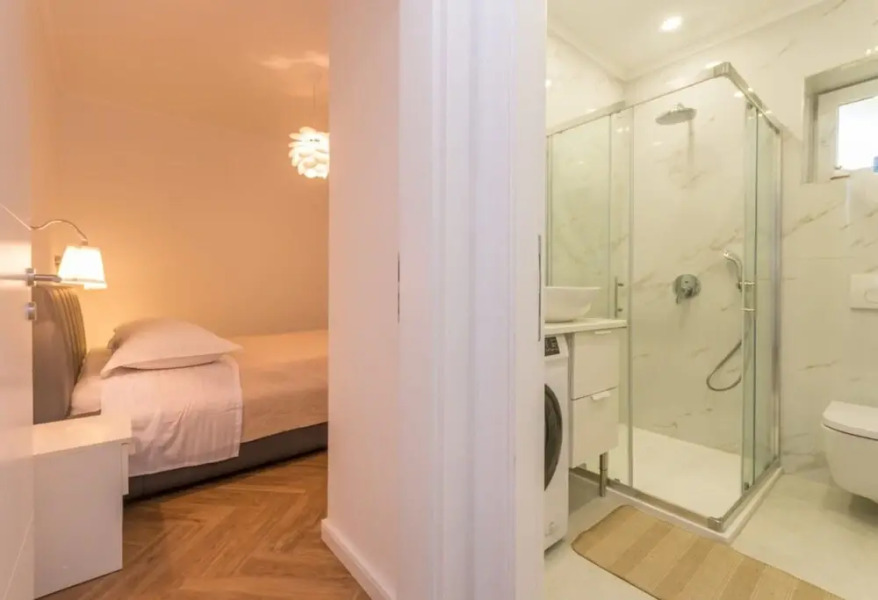 Teresa - Great Location & Parking - A1