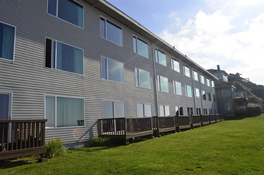 Sailor Jack's Oceanfront Inn