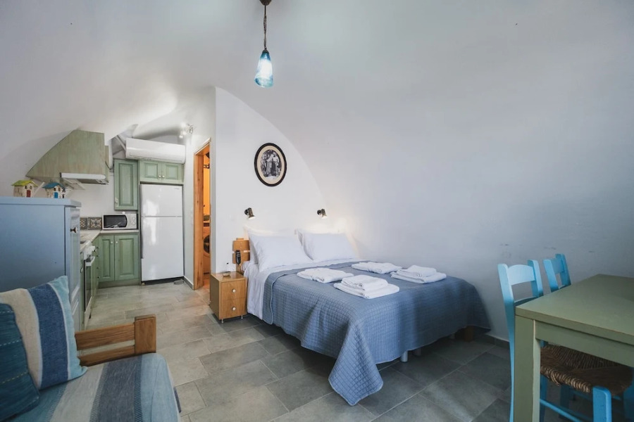 Karavos View - A Unique Artists' Hideaway Paradise