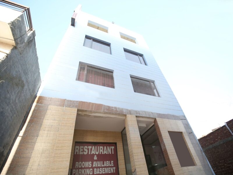 OYO 13119 Hotel Skydeep