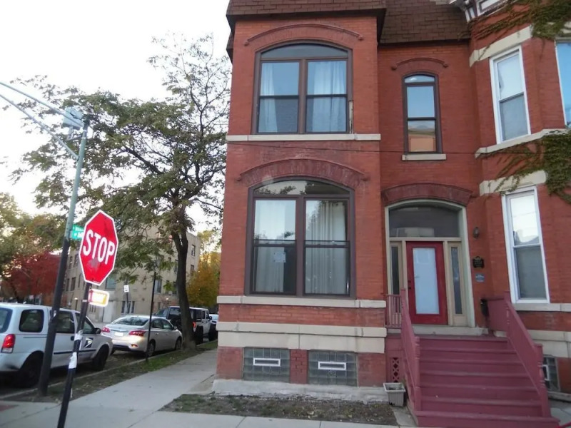 Bucktown, Urban Luxury and Convenience, Near L Train Stop at Western