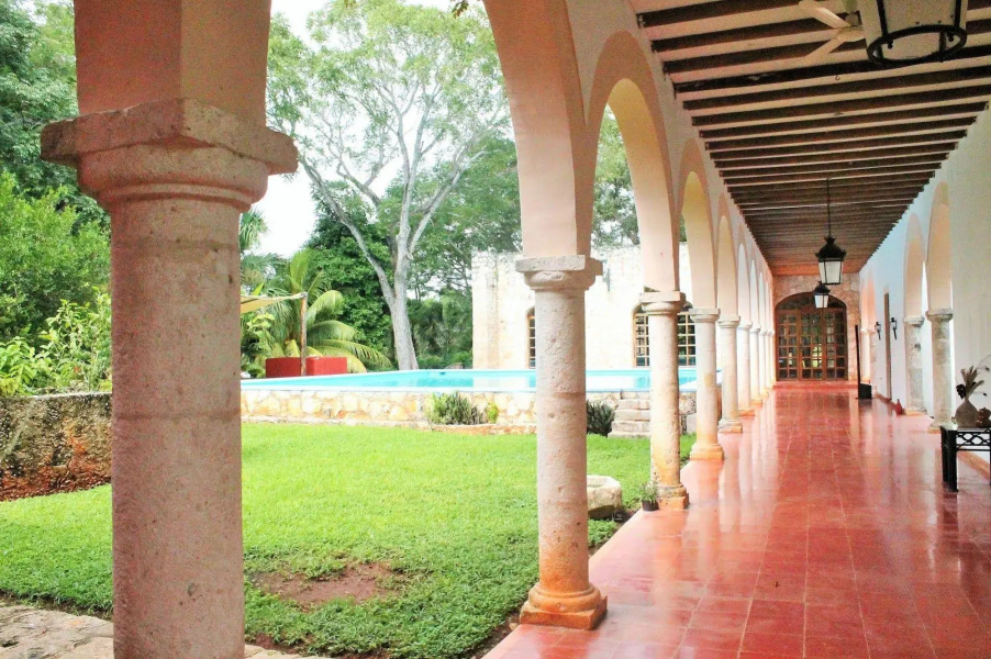 Hacienda Blanca Flor