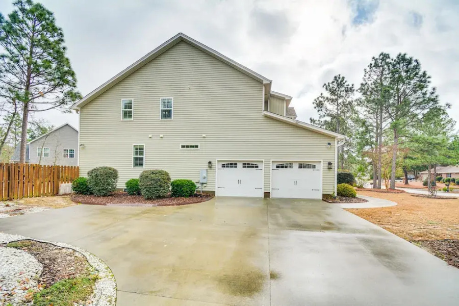 Spacious Home w/ Fireplace - Near Pinehurst Golf!