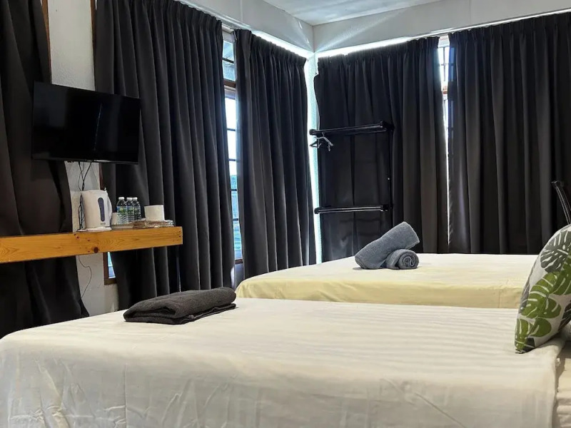 Riverbank Dungun Guesthouse & Cafe