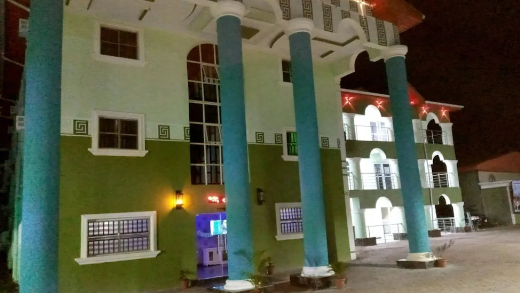 De'Bliss Gold Hotel & Suite