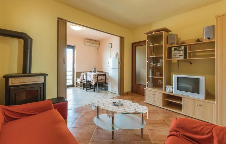 Beautiful Home in Peruski With Wifi and 1 Bedrooms