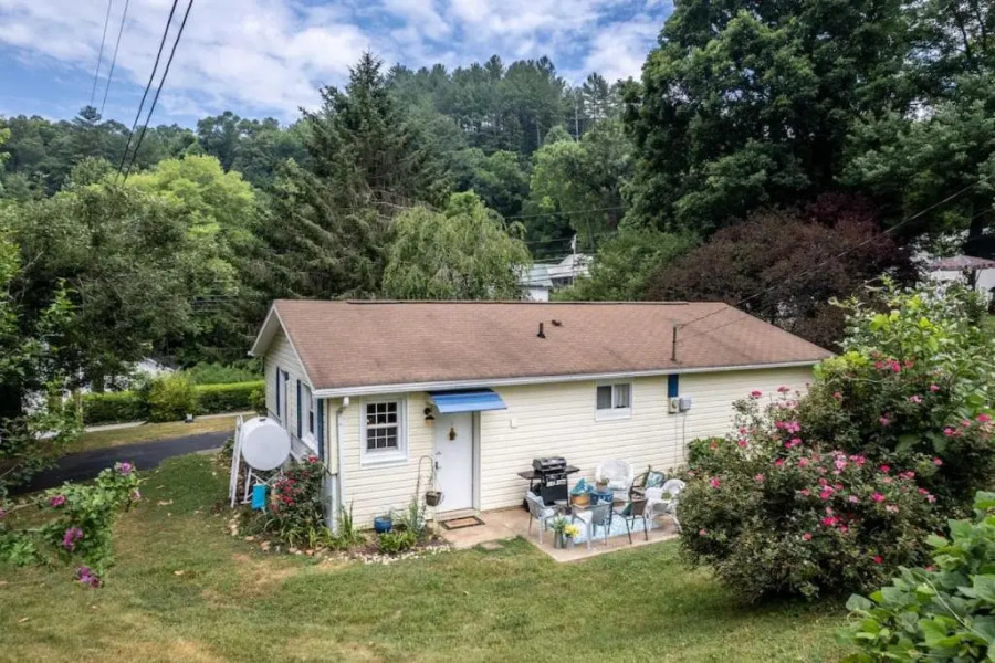 Carolina Dawn - Cozy Home Walkable to Downtown