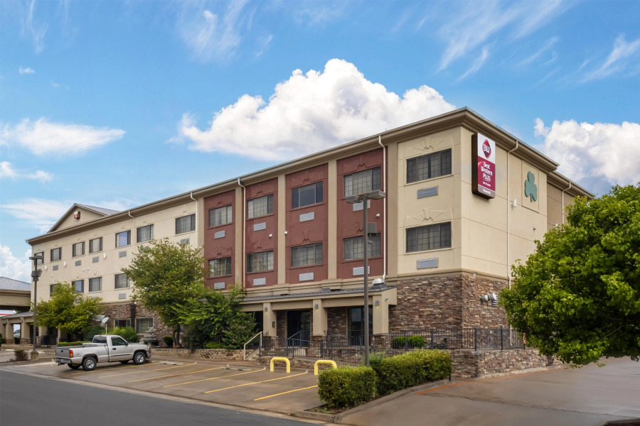 Best Western Plus Shamrock Inn & Suites