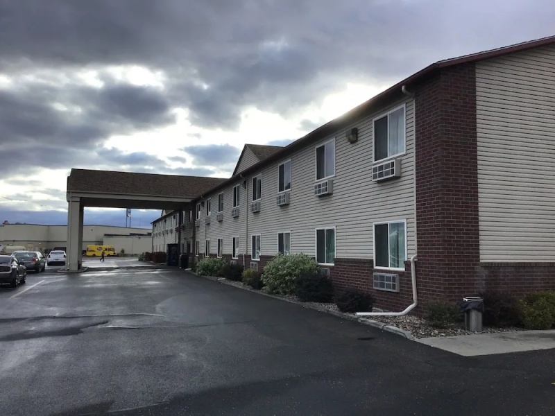 Super 8 Blackfoot