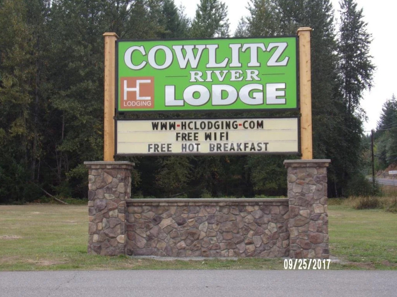 Cowlitz River Lodge