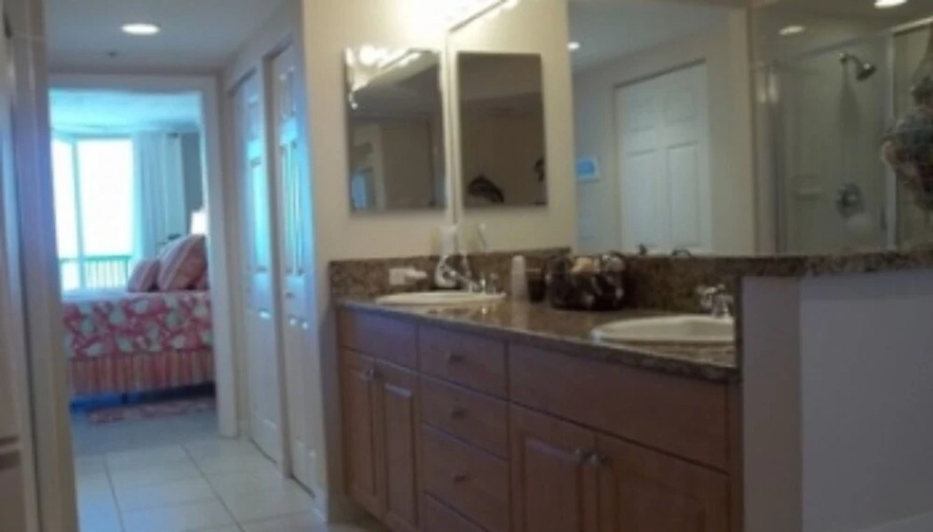 Great ocean views - 2 BR 2 BA - Di Mucci Twin Towers 1207